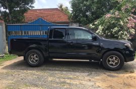 Toyota Hilux 2WD Extra Cab