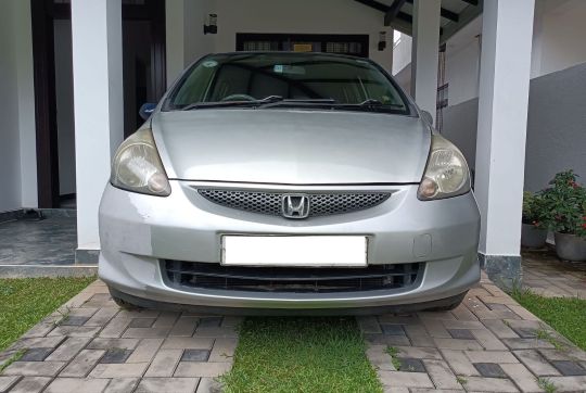 HONDA JAZZ 2005 MODEL MANUAL TRANSMISSION CAR